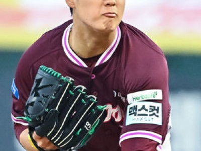 정현우 시즌 첫 등판에서 대량실점에 팬들 실망