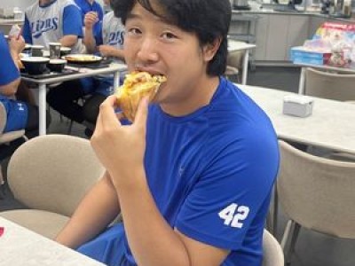 양창섭 데뷔 첫 완봉승에 동료들 감사 인사